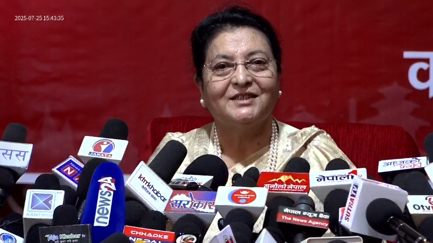 संविधानले मलाई सक्रिय राजनीतिमा आउन रोकेको छैन : भण्डारी