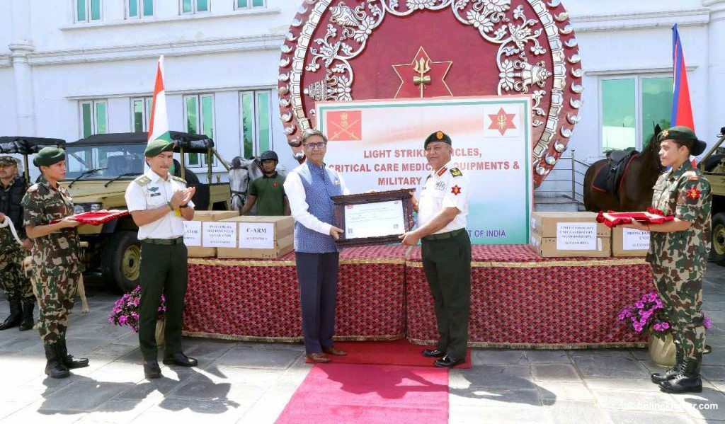 भारतले नेपाली सेना दियो ६ वटा गाडी, ५ वटा घोडा र २ वटा कुकुर