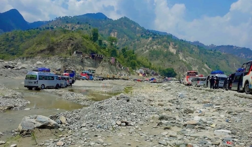 साँझ ५ बजेपछि बिपी राजमार्गमा सवारी साधन आवागमनमा रोक