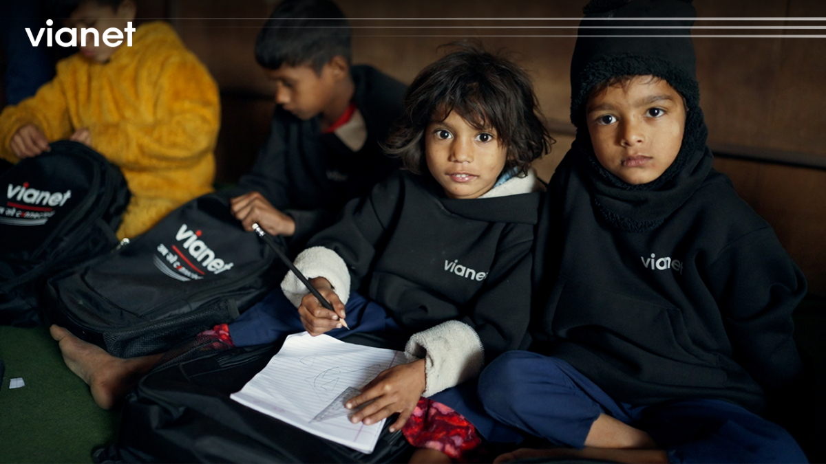 भायनेटद्वारा विद्यार्थीलाई शैक्षिक सामग्री र न्यानो कपडा वितरण