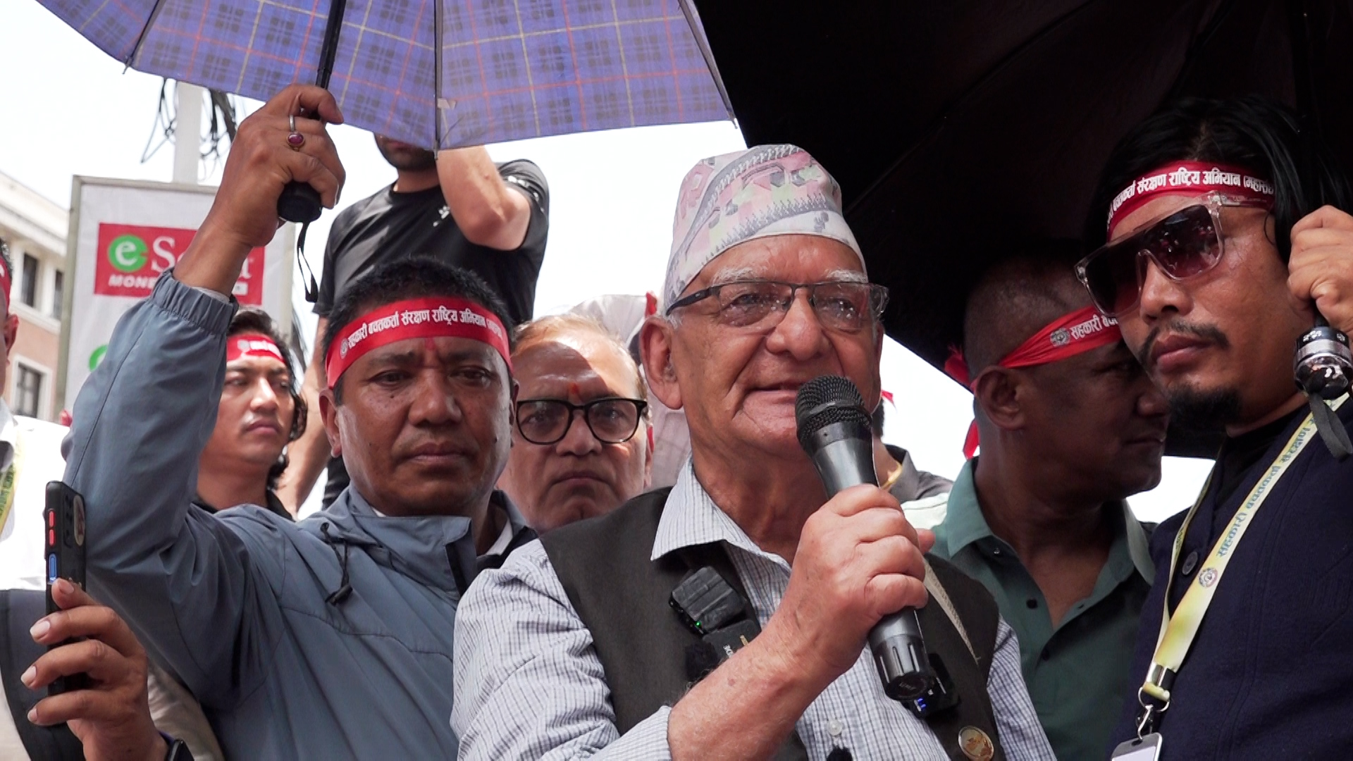 चित्रबहादुर केसीले भन्छन्– सहकारीको रकम हिनामिना गर्नेलाई प्रधानमन्त्रीले गृहमन्त्री बनाए