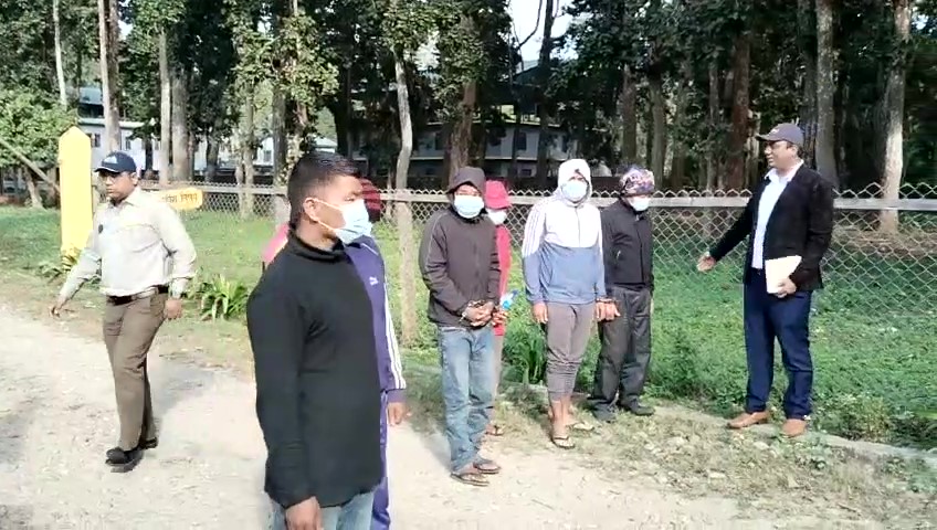 दुईवटा गैंडा मारेको आरोपमा निकुञ्ज कार्यालयद्वारा आठजना सार्वजनिक