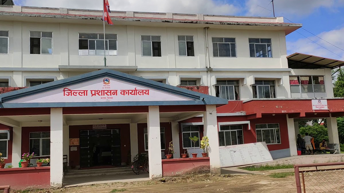 बारमा जेनजी युवा र एमाले कार्यकर्ताबीच झडप, कर्फ्यू लगाइयो 