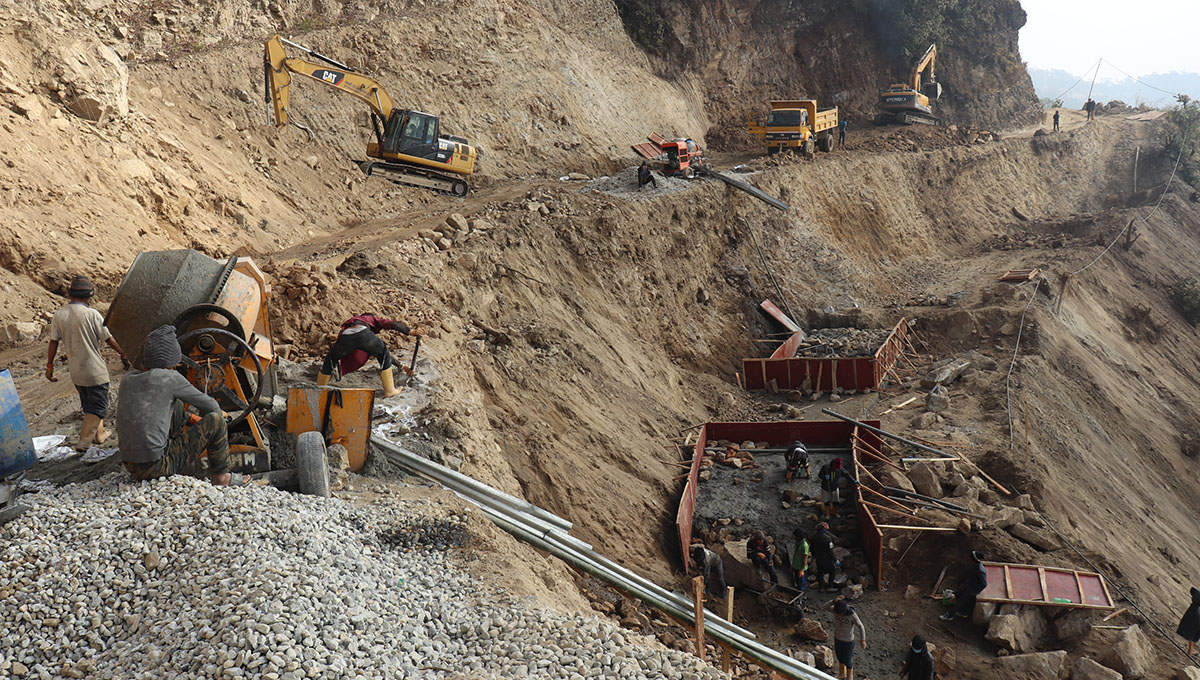 तीन दशकदेखि फाल्गुनन्द मार्ग नबन्दा स्थानीयलाई सास्ती