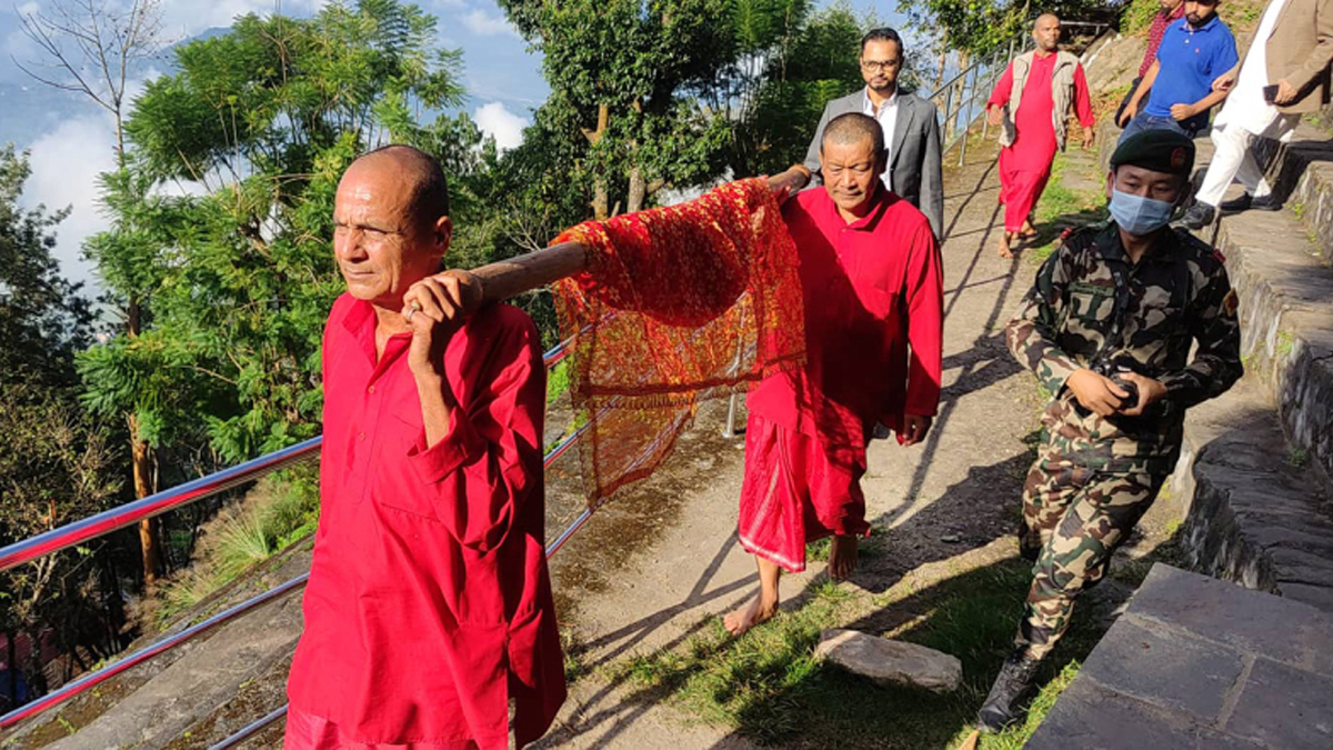 दसैंघरमा भित्र्याउन गोरखाबाट फुलपाती काठमाडौं पठाइयो