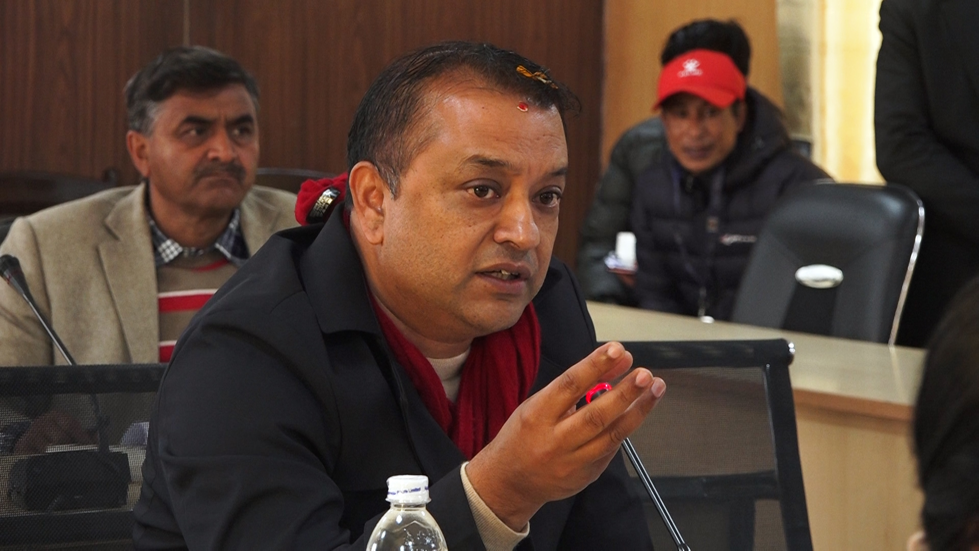 गगन थापाकाे प्रश्न- श्रमडेस्क किन हटाउनुपर्यो ?