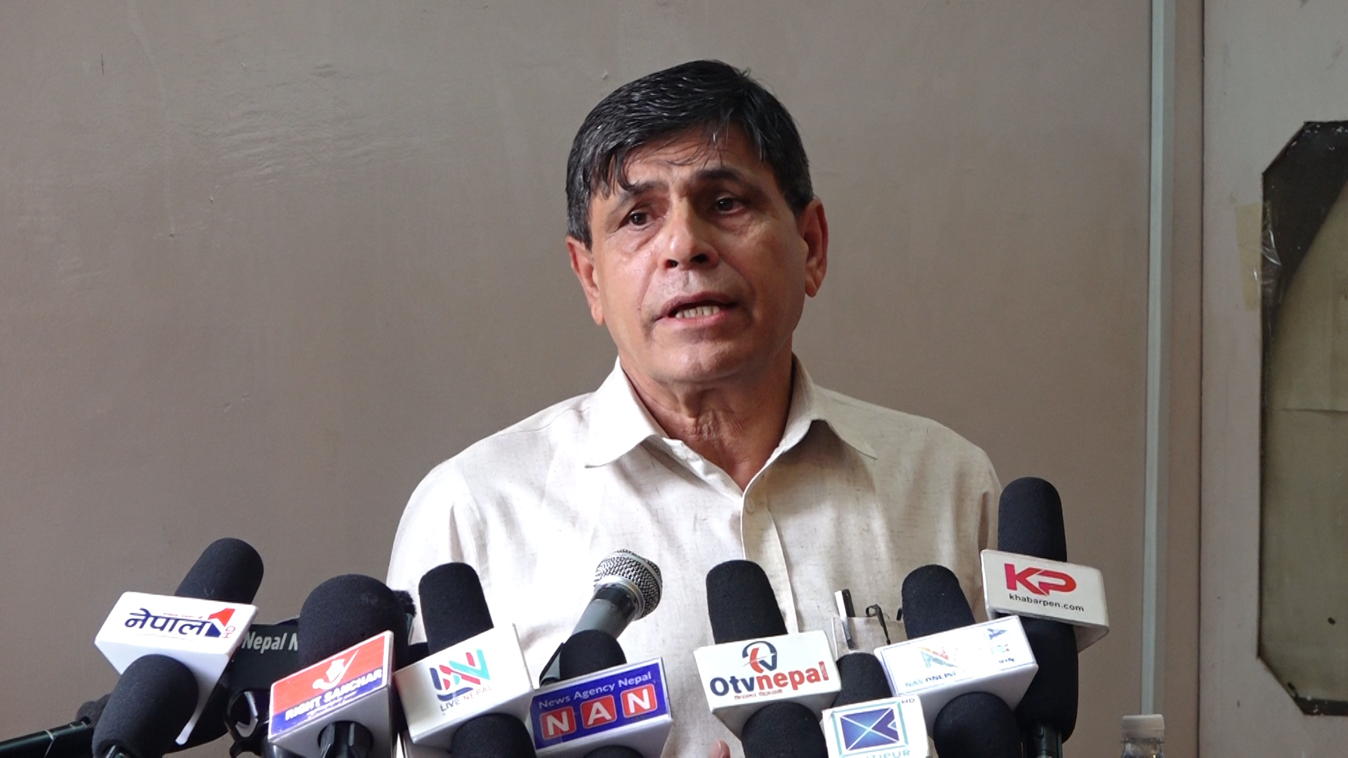 ‘कांग्रेस र एमाले मिलेर माओवादीलाई घुस खान सिकाए’