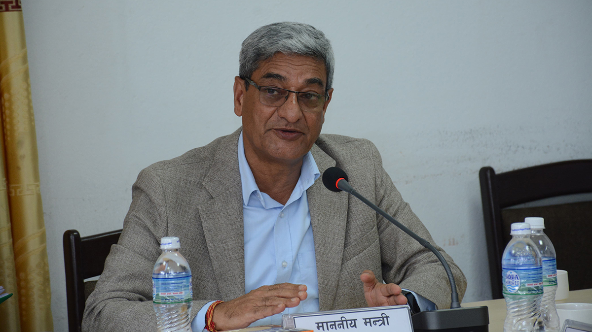 विशेष समिति सरकारका लागि मार्गनिर्देशक : गृहमन्त्री लेखक