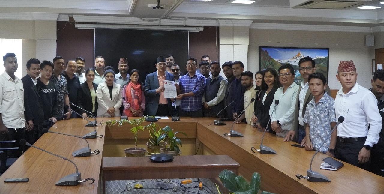 नेपाल विद्यार्थी संघले अर्थमन्त्रीलाई बुझायो २५ बुँदे मागपत्र