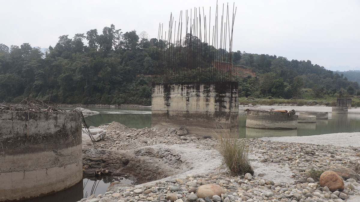 १४ वर्षमा पनि बनेन लम्सुवाघाट पुल