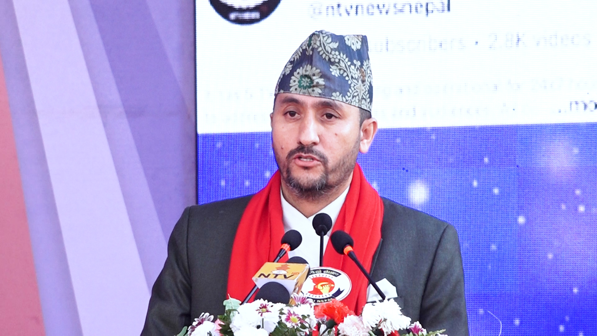 मूलधारका मिडियाहरु सकस र संघर्षपूर्ण तरिकाले चल्नु परेको छ : मन्त्री खरेल 