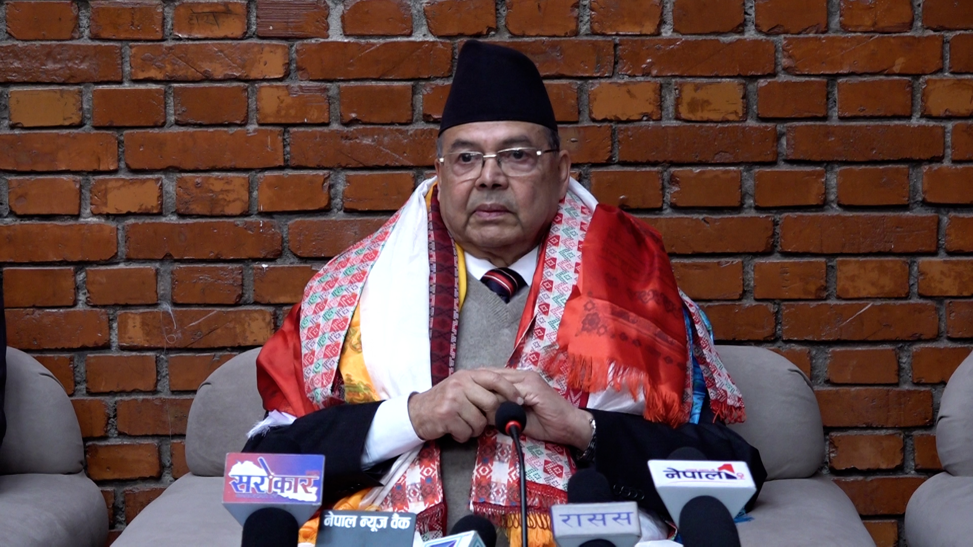 चीनबाट फर्किएपछि झलनाथ खनालले भने– बीआरआई नेपालको हितमा छ, हस्ताक्षर अघि सरकारले नाटक देखायो 