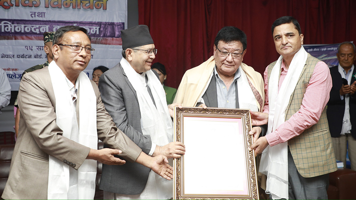 वरिष्ठ नेत्र विशेषज्ञ डा. रुइत सम्मानित