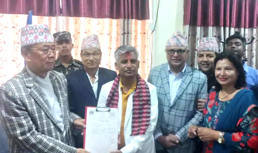 एमालेबाट दुई मन्त्रीसहित कोशीमा तीन सदस्यीय मन्त्रिमण्डल बनाउने कार्कीकाे तयारी