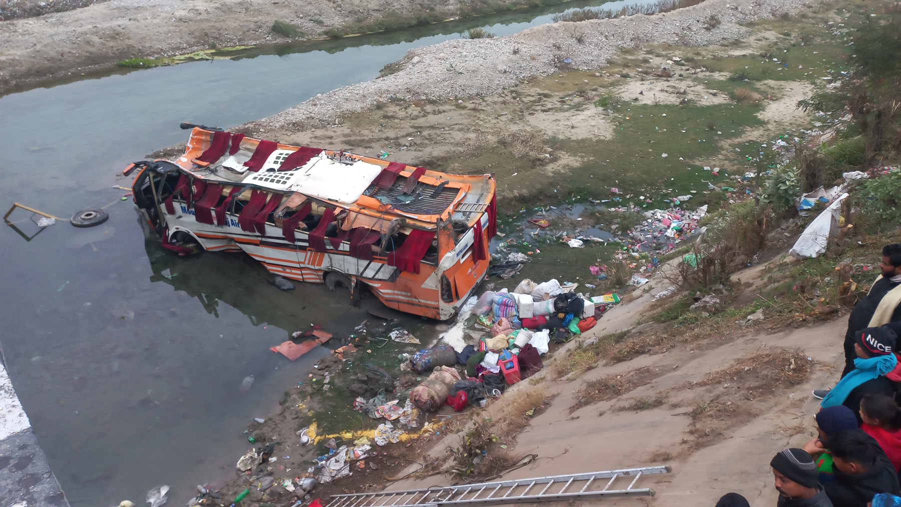 दाङ बस दुर्घटना : मृतक १२ जनाकै सनाखत