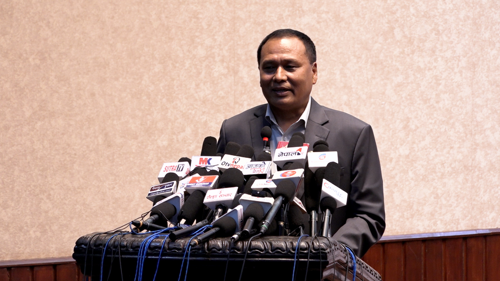 कुलमान घिसिङ भन्छन्- अब देशले नयाँ नेतृत्व खोजेको छ