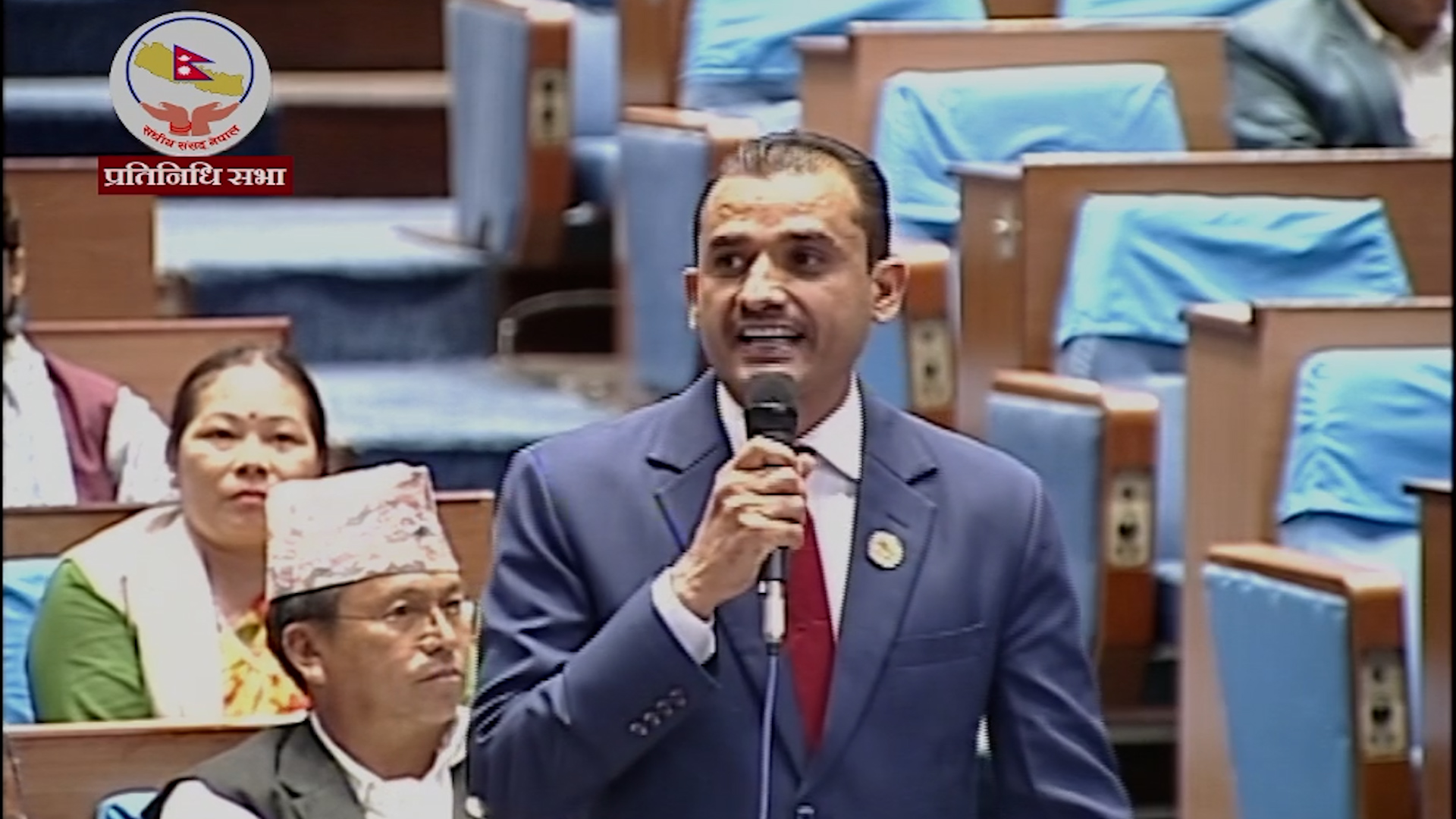 सरकारी कार्यक्रममा निलम्बनमा परेकाहरु उपस्थिती हुनु संसदको अवमूल्यन हो : माधव सापकोटा