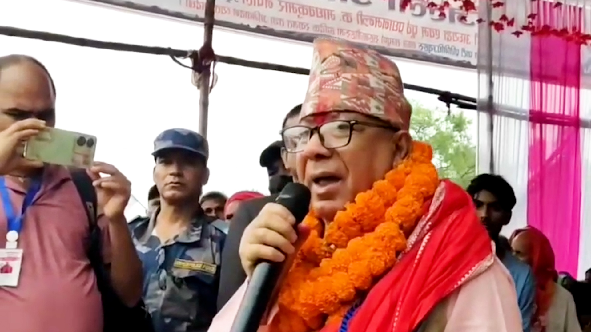 माधव नेपाल भन्छन्– राजा महाराजाको कुनै काम छैन 