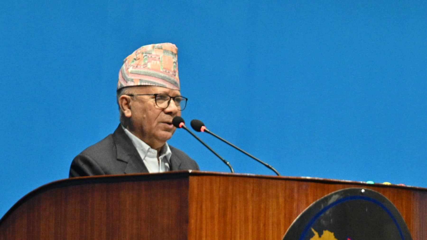 ओलीप्रति माधवको व्यंग्य– आफू स्वर्गतिर लाग्यो, अर्कोलाई लात्तीले हिर्काएर नर्कतिर पुर्‍याइयो