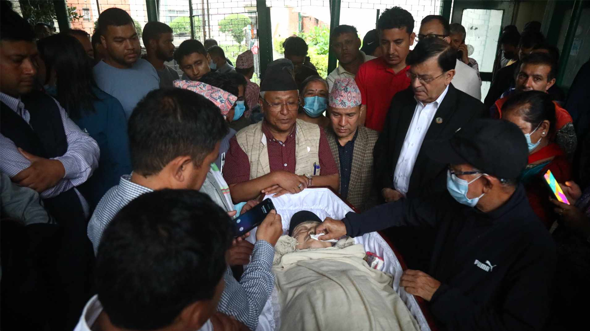 नेम्वाङको निधनपछि अस्पताल पुगे नेता, कार्यकर्ता