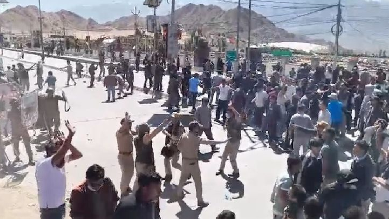 लद्दाखलाई स्वायत्त राज्यको माग गर्दै प्रदर्शन चर्कियो, ४ जनाको मृत्यु, ७० बढी घाइते