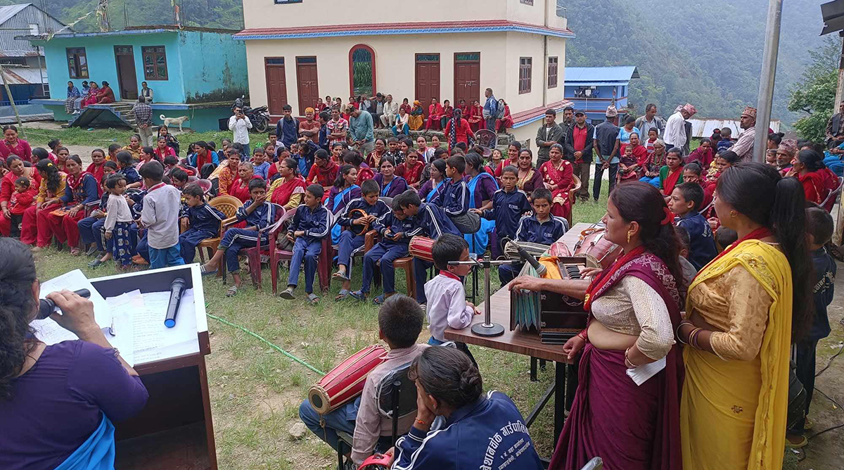 गीतमा घन्कियो विकासको माग