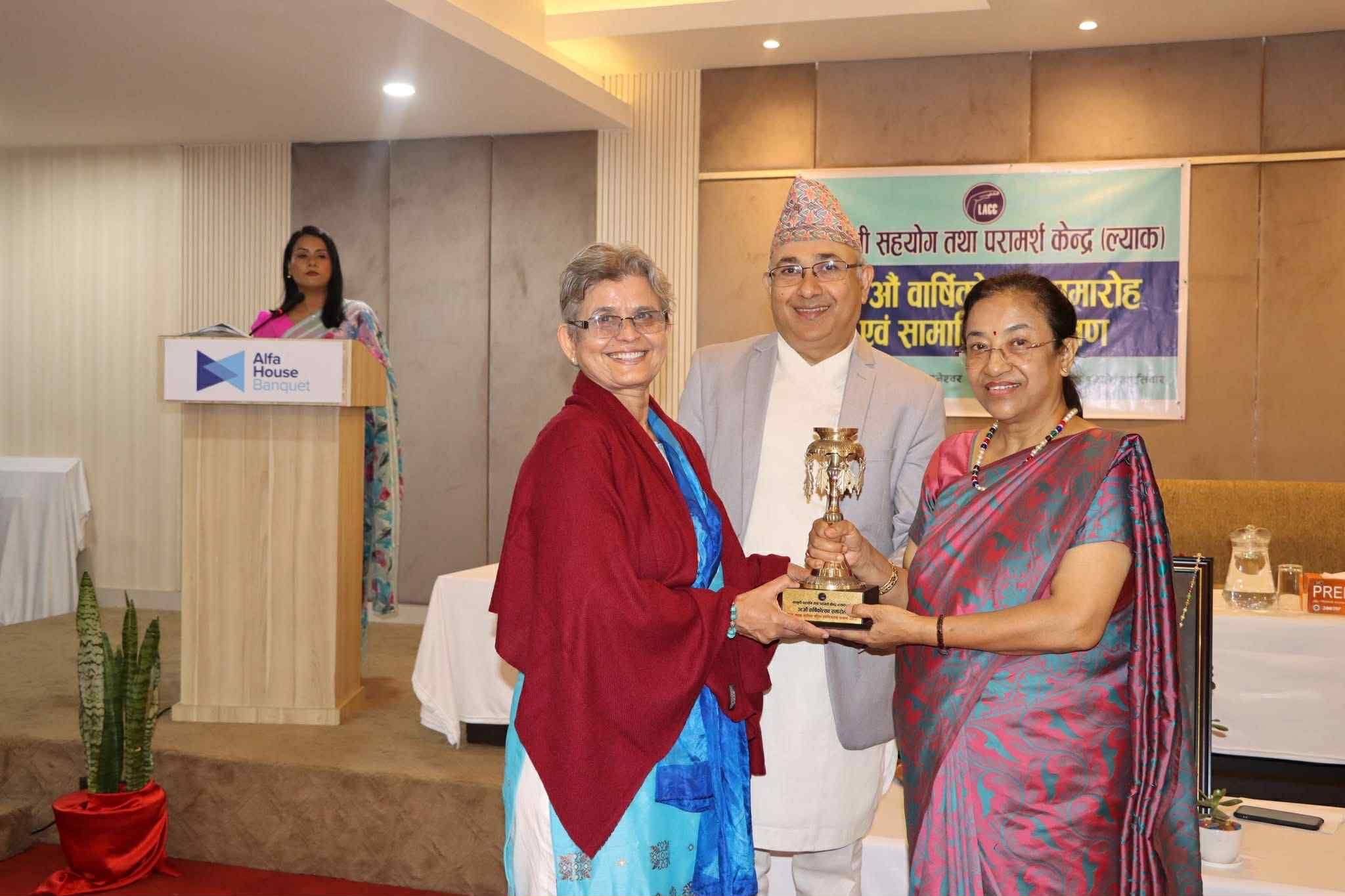 महिला अधिकारकर्मी रेणु अधिकारीलाई महिला सशक्तीकरण सम्मान-२०८२