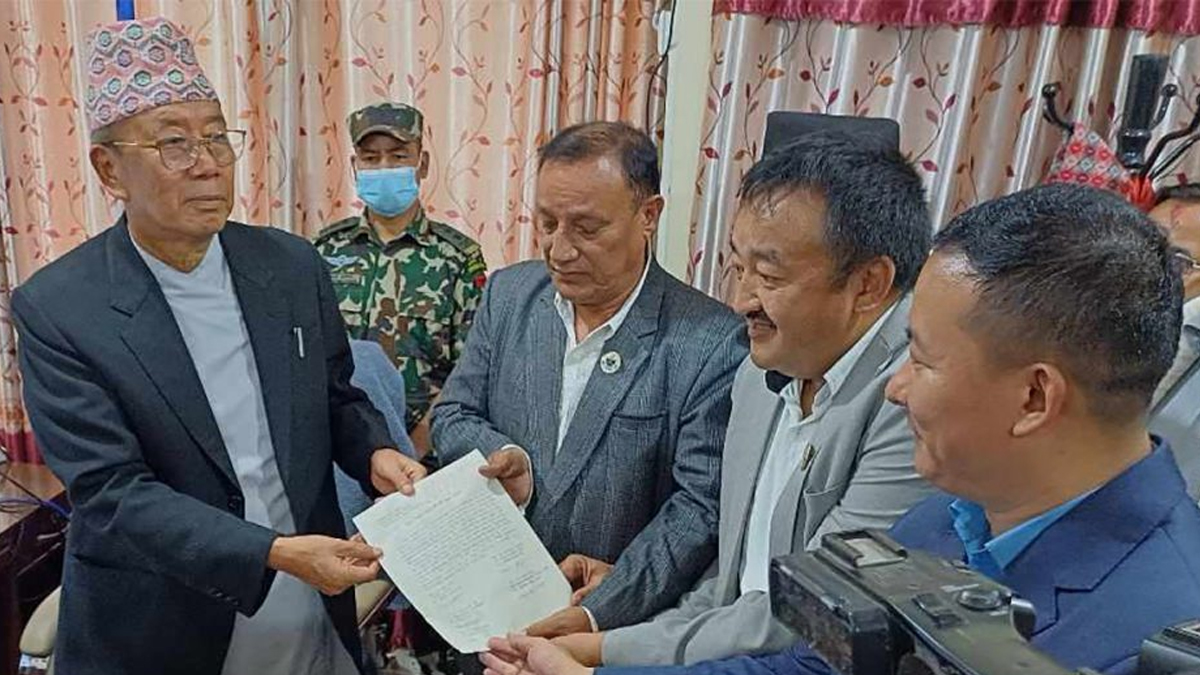 काेशीमा कांग्रेस संसदीय दलका नेता उद्धव थापाद्वारा मुख्यमन्त्रीका लागि दाबी पेस