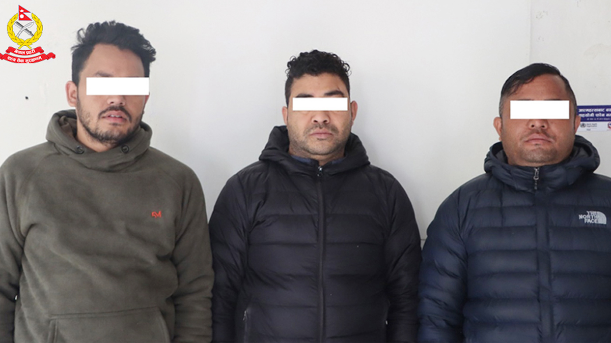 स्रोत नखुलेको ९२ लाख नगदसहित तीनजना पक्राउ