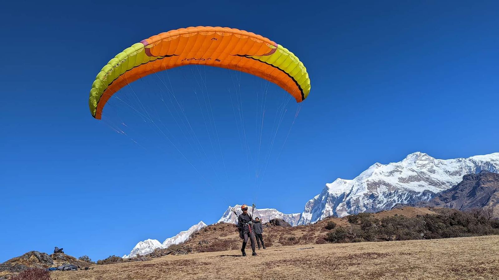 लमजुङमा खुल्यो नेपालमै पहिलोपटक हाइ अल्टिच्युडको प्याराग्लाइडिङ स्कुल 