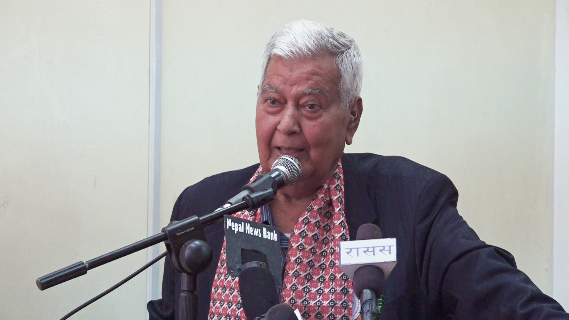 ‘नेताहरु नै बेइमान छन्’