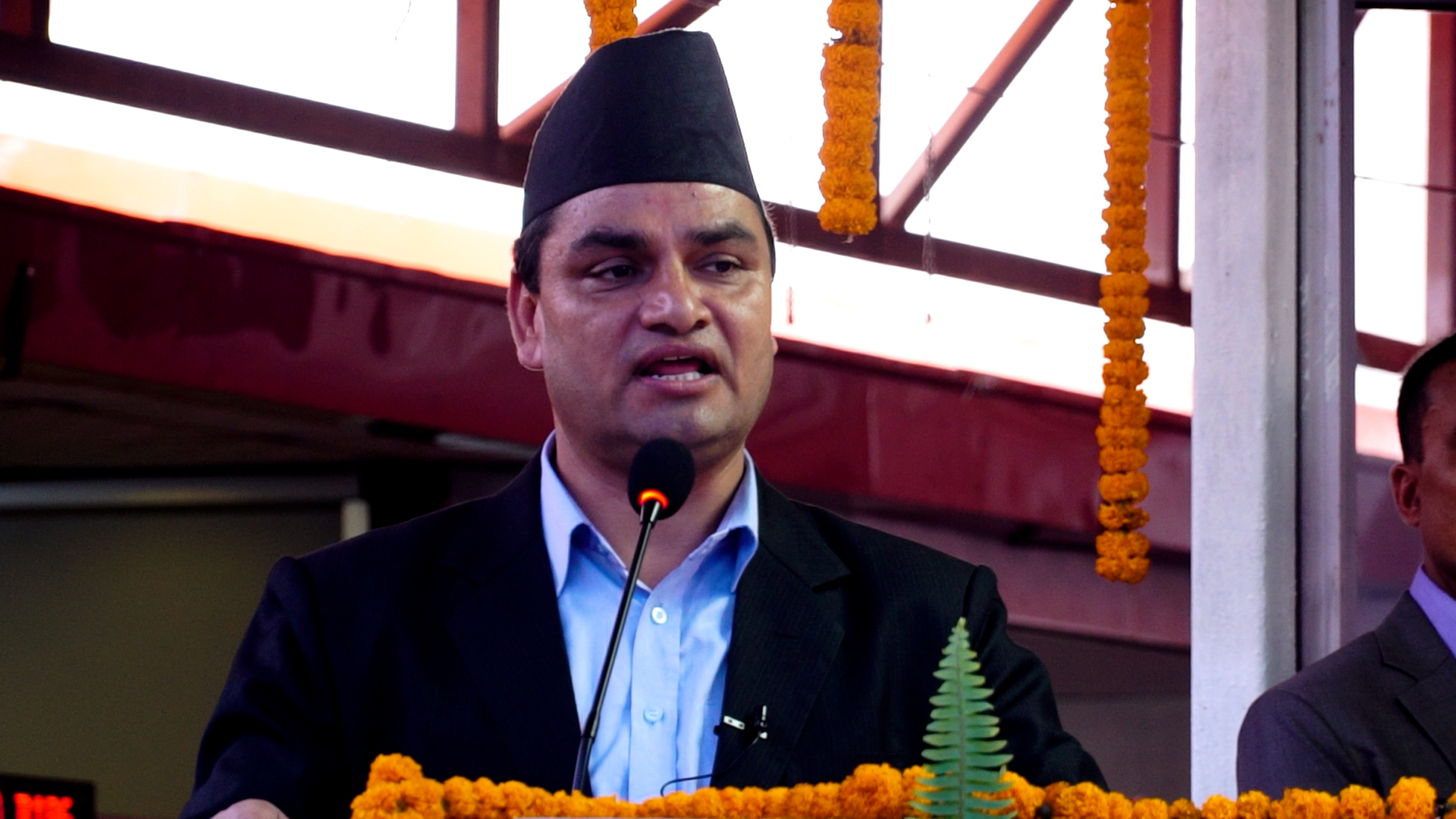 जनताले प्राथमिक स्वास्थ्य सुविधा समेत प्राप्त गर्न सकेका छैनन् : मन्त्री पौडेल  