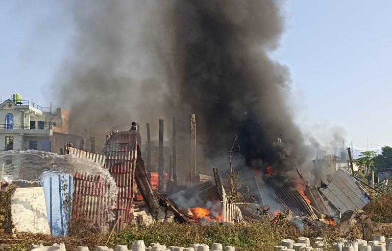 चन्द्रपुरको टायल तथा ब्लक उद्योगमा आगोलागी