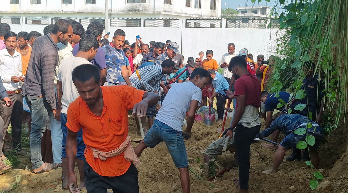 बारामा माटोको ढिस्कोले पुरिँदा एक महिलाको मृत्यु, दश जना घाइते