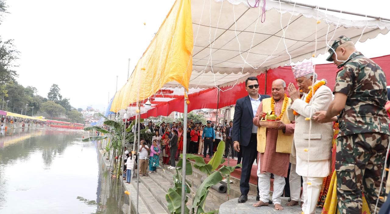 राष्ट्रपति पौडेलद्वारा गुह्येश्वरीमा छठी माताको पूजा अर्चना