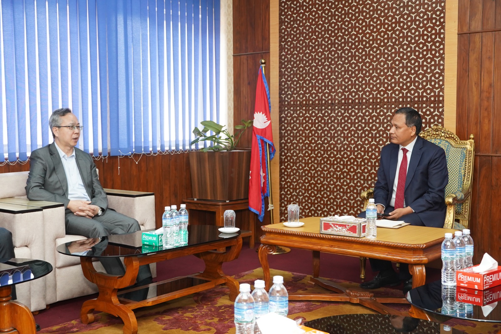 मन्त्री घिसिङ  र चिनियाँ  राजदूतबीच भेटवार्ता 