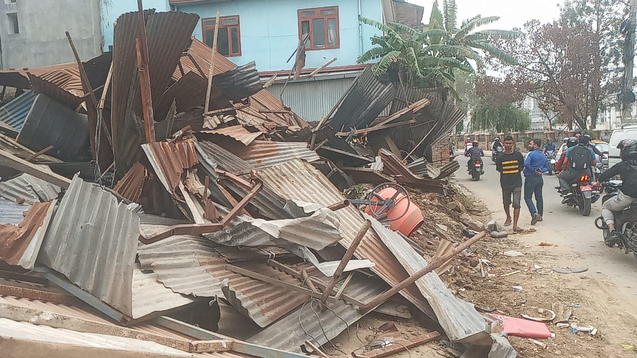 महानगरले चलायो कवाड संकलन केन्द्रमा डोजर [तस्बिरहरू]