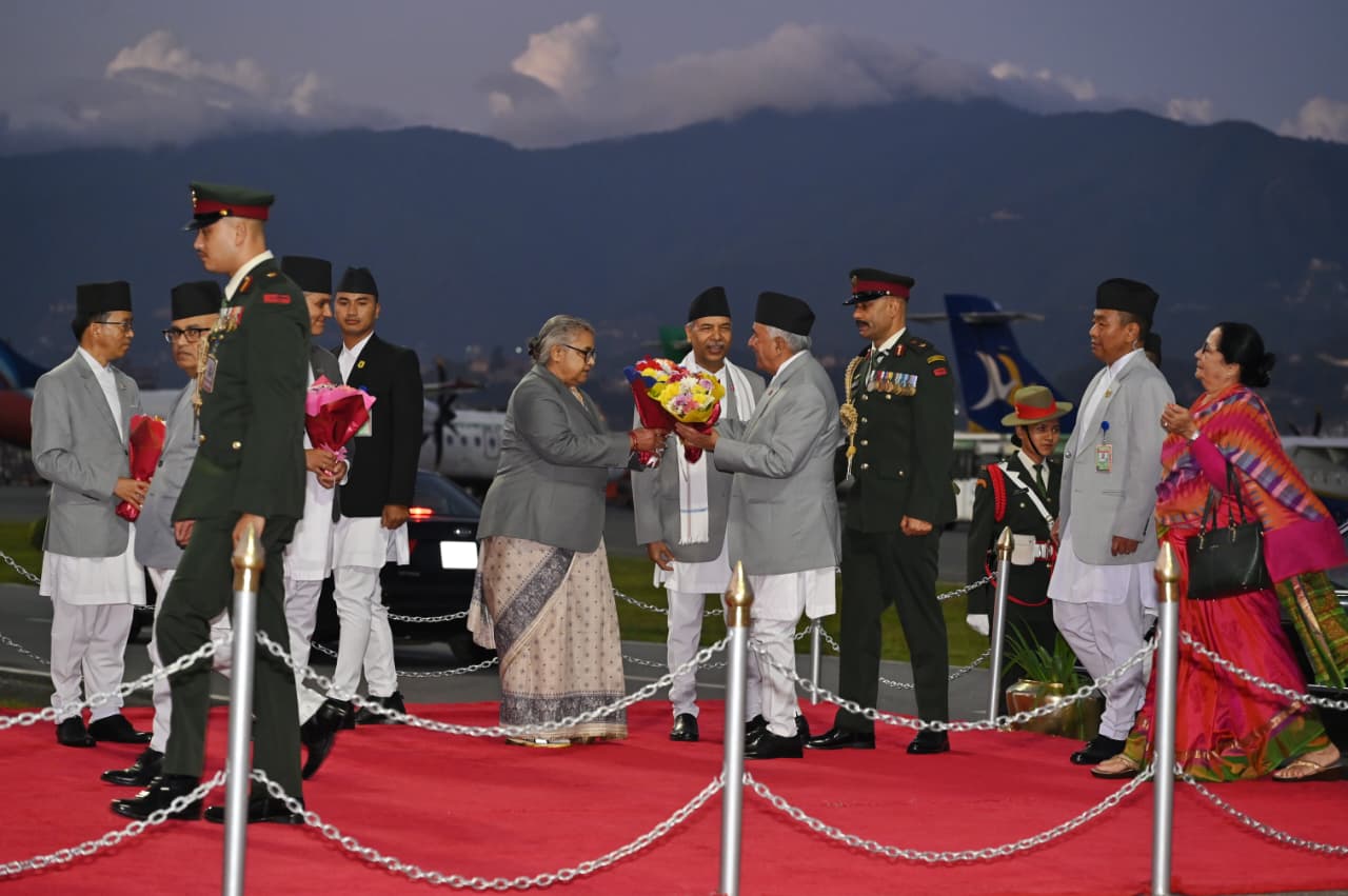 स्वदेश फर्किए राष्ट्रपति पौडेल