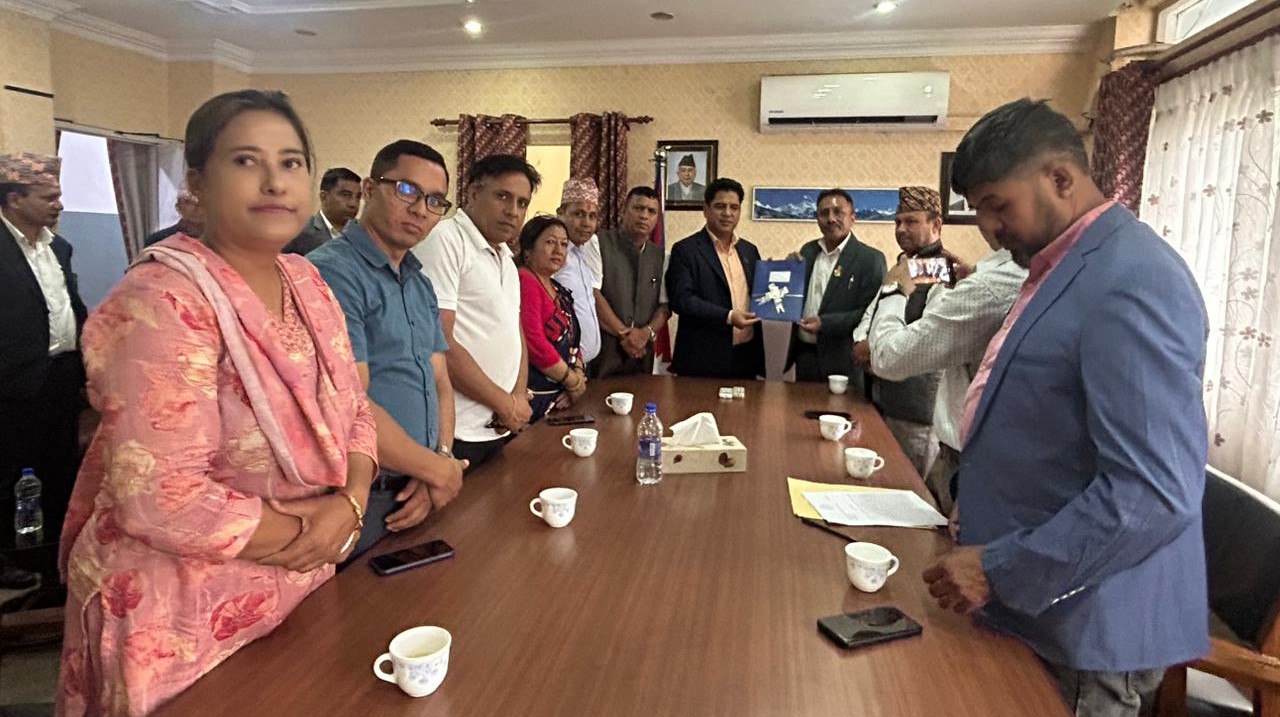 एमआरपी सम्बन्धी निर्देशनविरुद्ध व्यवसायी, मन्त्रीलाई बुझाए ज्ञापन