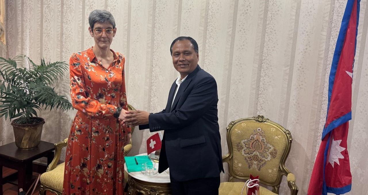 मन्त्री घिसिङ र स्विस राजदूतबीच भेटवार्ता, ऊर्जा–पूर्वाधार क्षेत्रमा स्विस सहयोग निरन्तर रहने