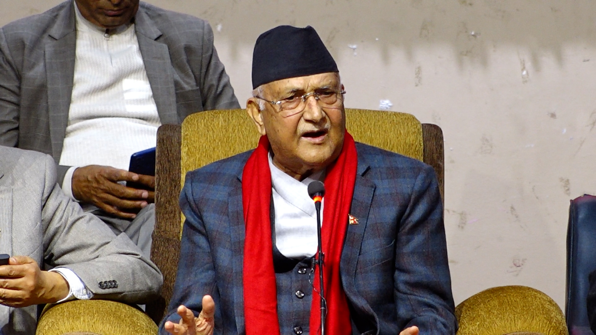 सरकारलाई ओलीको प्रश्न- दुर्गा प्रसाईँले सार्वजनिक गरेको भिडिओको जवाफ छ कि छैन?