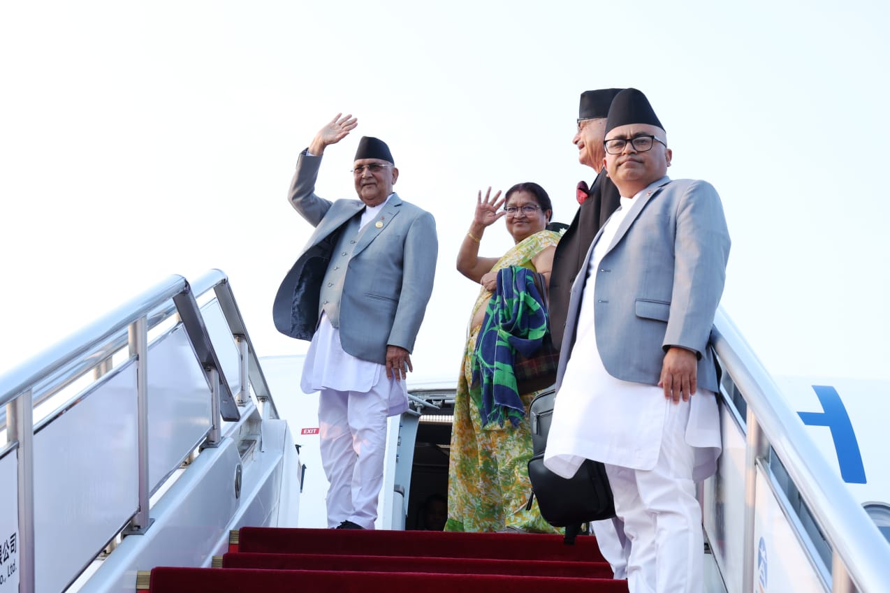 चीन भ्रमण सकेर स्वदेश फर्किंदै प्रधानमन्त्री ओली