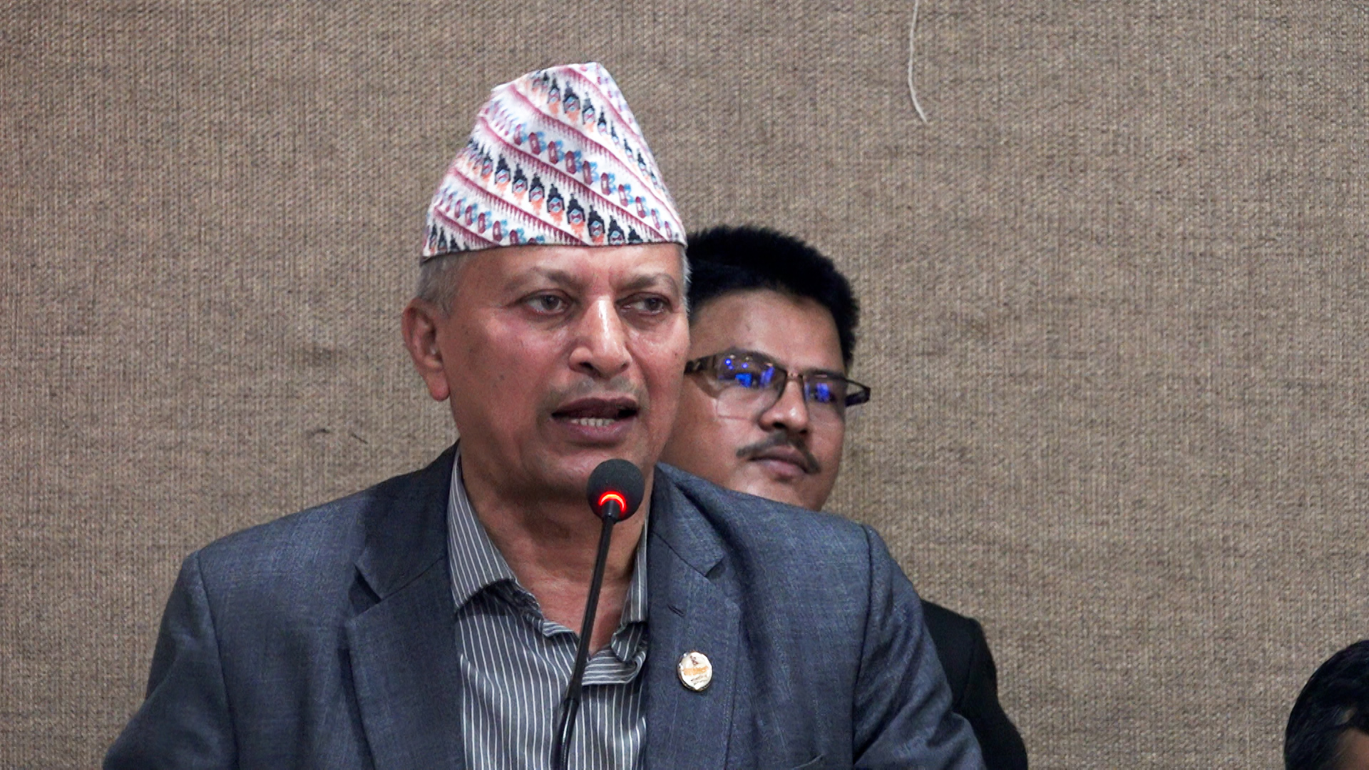 नियमन कमजोर हुँदा सहकारीमा समस्याहरू आए : मन्त्री अधिकारी