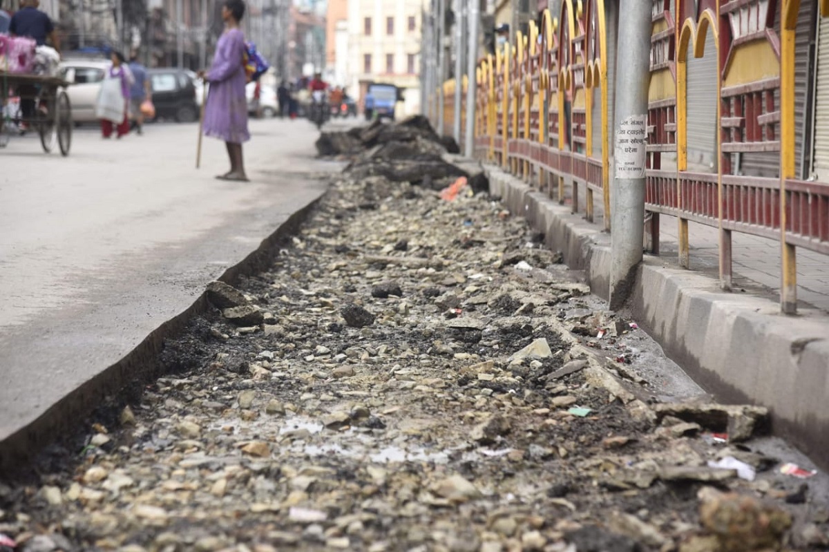उच्चको अन्तरिम आदेशपछि न्यूरोडमा फुटपाथ विस्तार गर्न महानरलाई बाटो खुल्यो