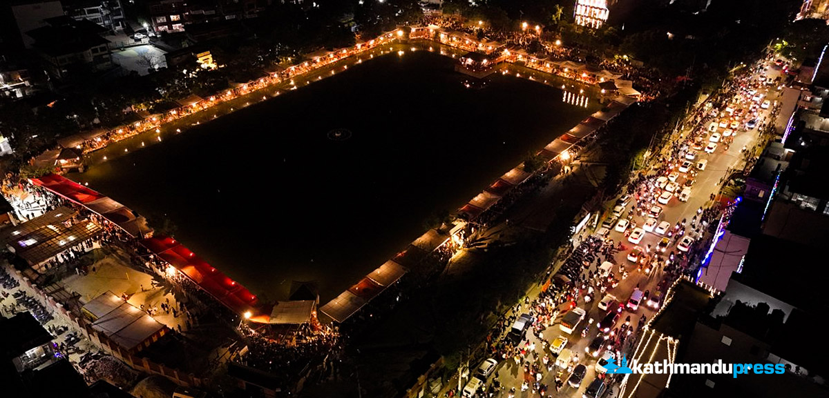 ड्रोनबाट देखिएको कमलपोखरीको छठ [फाेटाे फिचर]