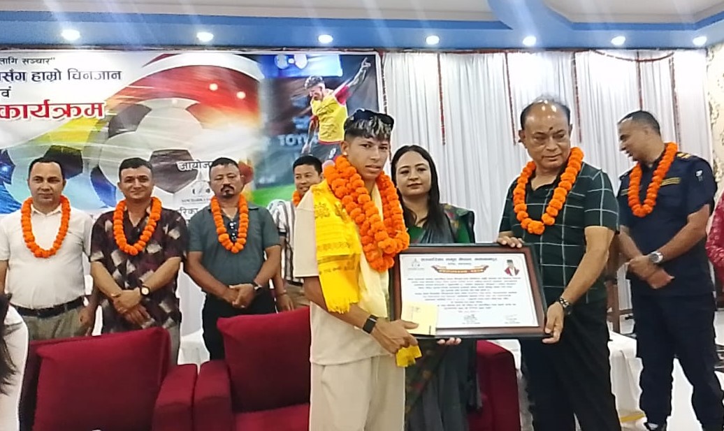 मकवानपुरमा सम्मानित भइन सावित्रा