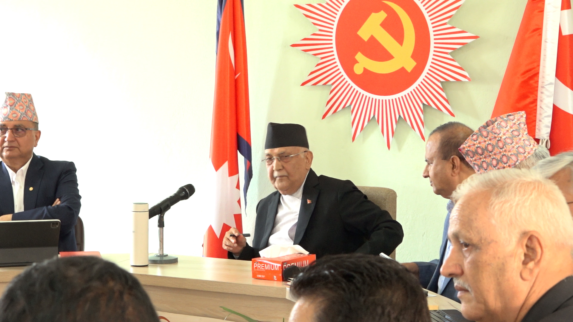 एमाले बैठकमा केन्द्रीय सचिवालय हटाउने प्रस्ताव