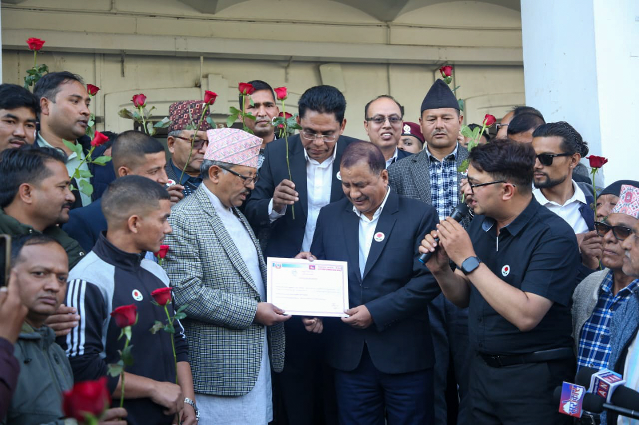 विप्लव नेतृत्वको माओवादीलाई दल दर्ताको प्रमाणपत्र, चुनाव चिह्न ‘गुलाब’ 