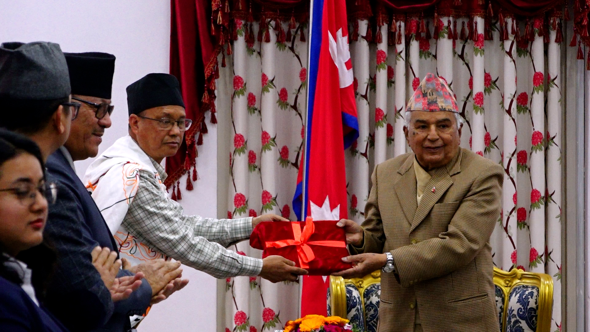 आदिवासी जनजाति समुदायका आदिकविहरूको नाम उपलब्ध गराउन राष्ट्रपतिको आग्रह