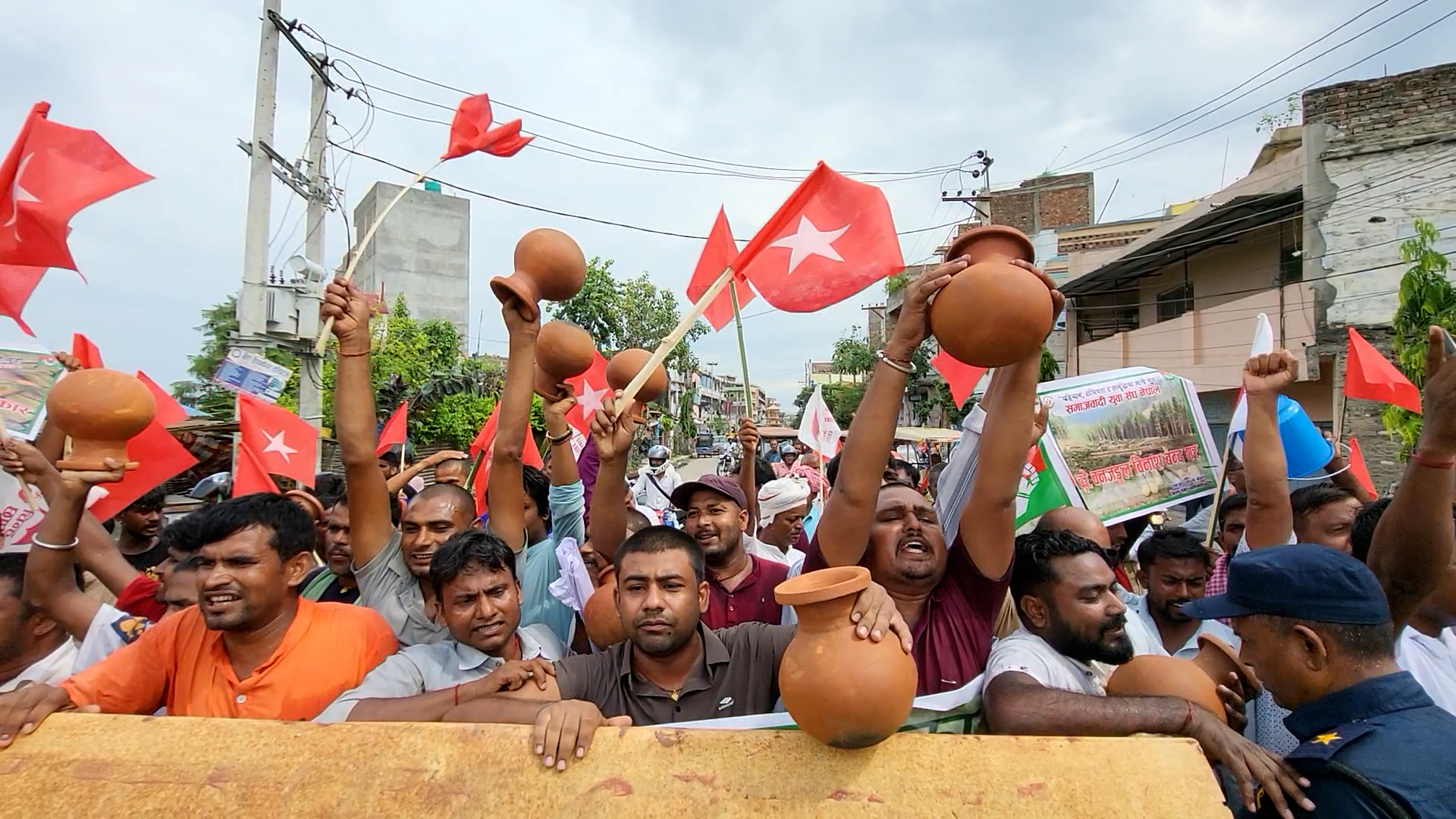 जनकपुरधाममा पानी माग्दै प्रदर्शन, मुख्यमन्त्री विरुद्ध पनि नाराबाजी